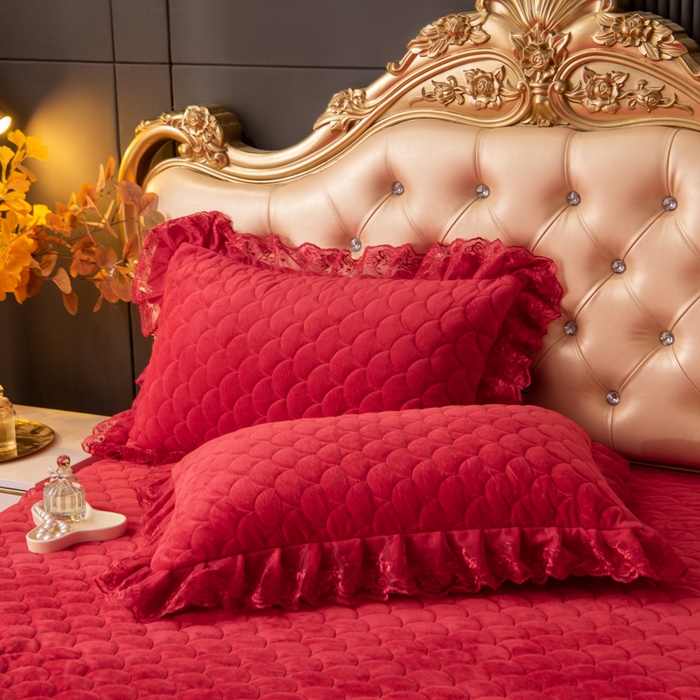 91家纺网 家纺一手货源 找家纺 默忆 2025新款宝宝绒蕾丝刺绣花边四件套 珊瑚红