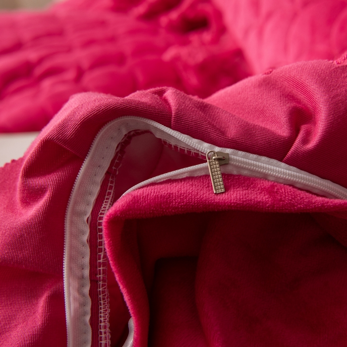 91家纺网 家纺一手货源 找家纺 默忆 2025新款宝宝绒蕾丝刺绣花边四件套 洋气红