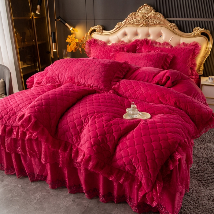 91家纺网 家纺一手货源 找家纺 默忆 2025新款宝宝绒蕾丝刺绣花边四件套 洋气红