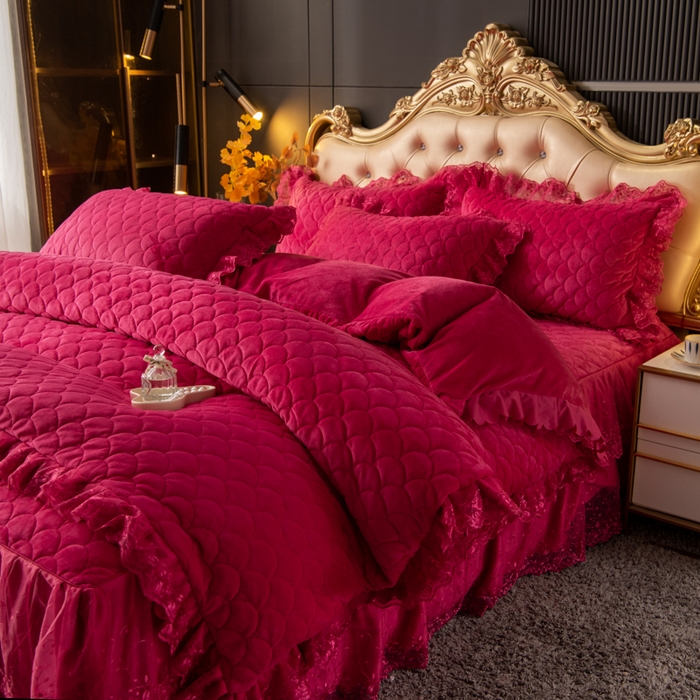 91家纺网 家纺一手货源 找家纺 默忆 2025新款宝宝绒蕾丝刺绣花边四件套 洋气红