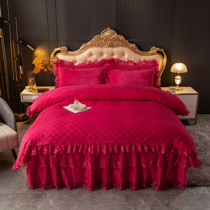 91家纺网 家纺一手货源 找家纺 默忆 2025新款宝宝绒蕾丝刺绣花边四件套 洋气红