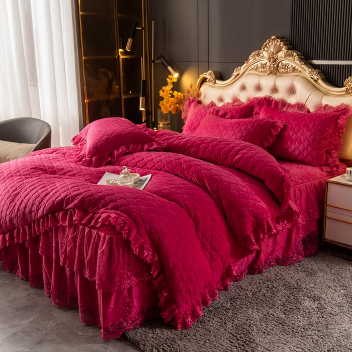 91家纺网 家纺一手货源 找家纺 默忆 2025新款宝宝绒蕾丝刺绣花边四件套 洋气红