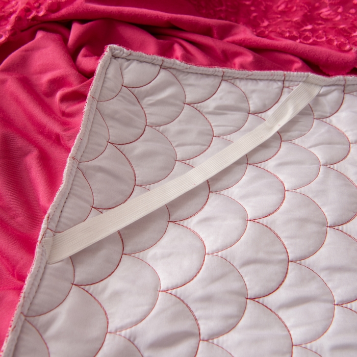 91家纺网 家纺一手货源 找家纺 默忆 2025新款宝宝绒蕾丝刺绣花边四件套 洋气红