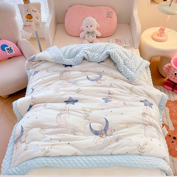 91家纺网 家纺一手货源 找家纺 丝涟家居 2025新款澳阳绒豆豆被系列 月影下的熊