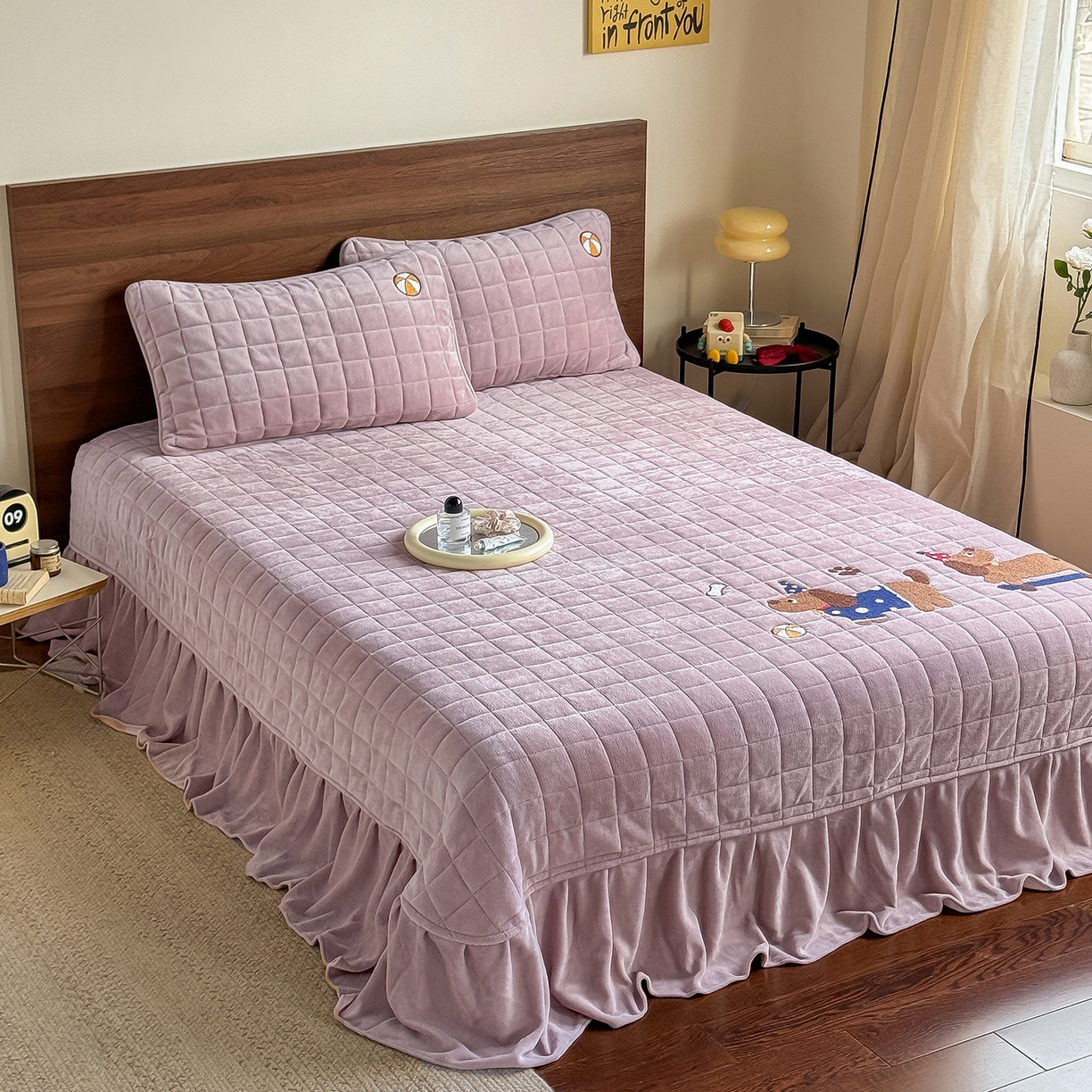 91家纺网 家纺一手货源 找家纺 TT.one 塔塔家居 2025新款牛奶绒毛巾绣床盖三件套 小狗-床盖豆沙