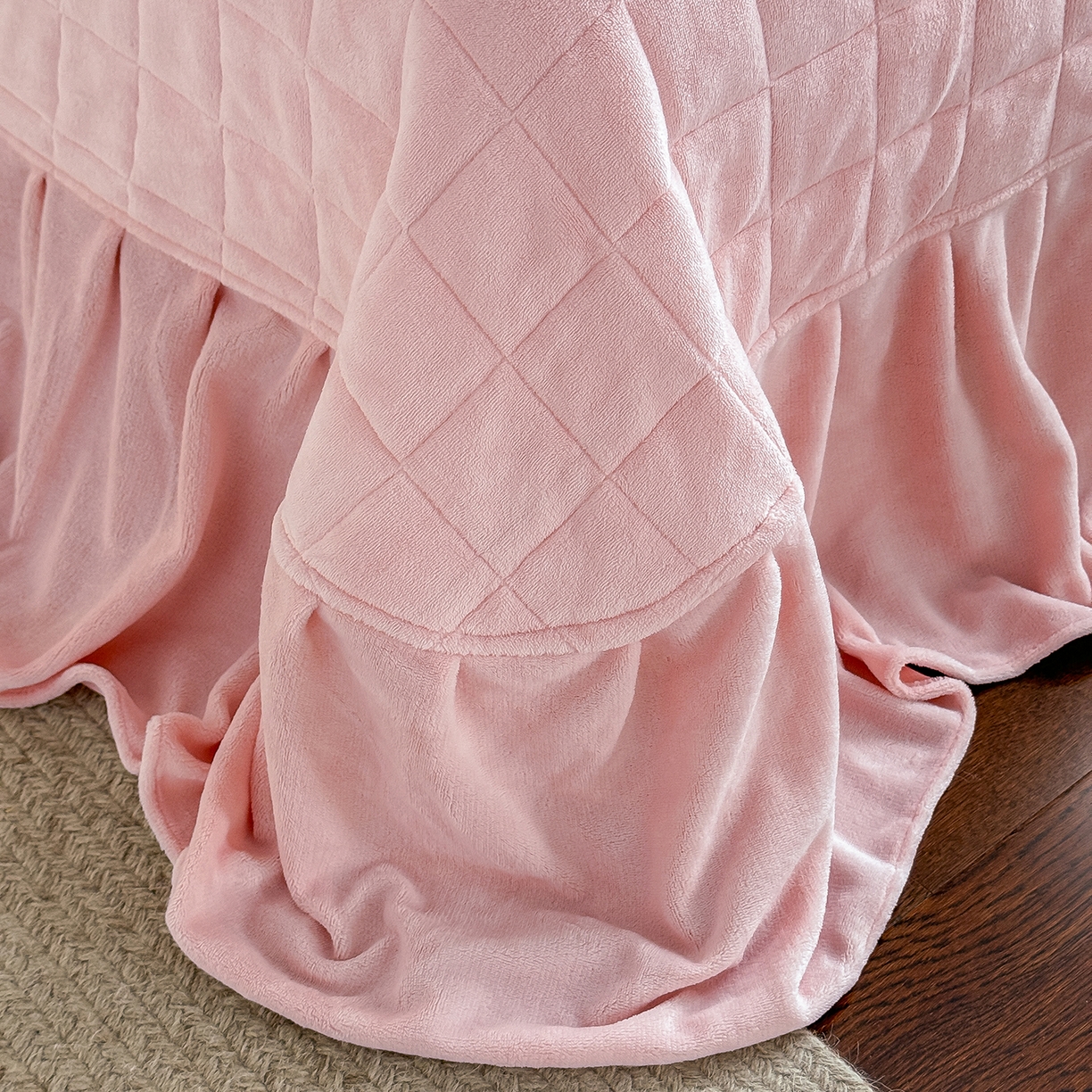 91家纺网 家纺一手货源 找家纺 TT.one 塔塔家居 2025新款牛奶绒毛巾绣床盖三件套 苹果-床盖粉