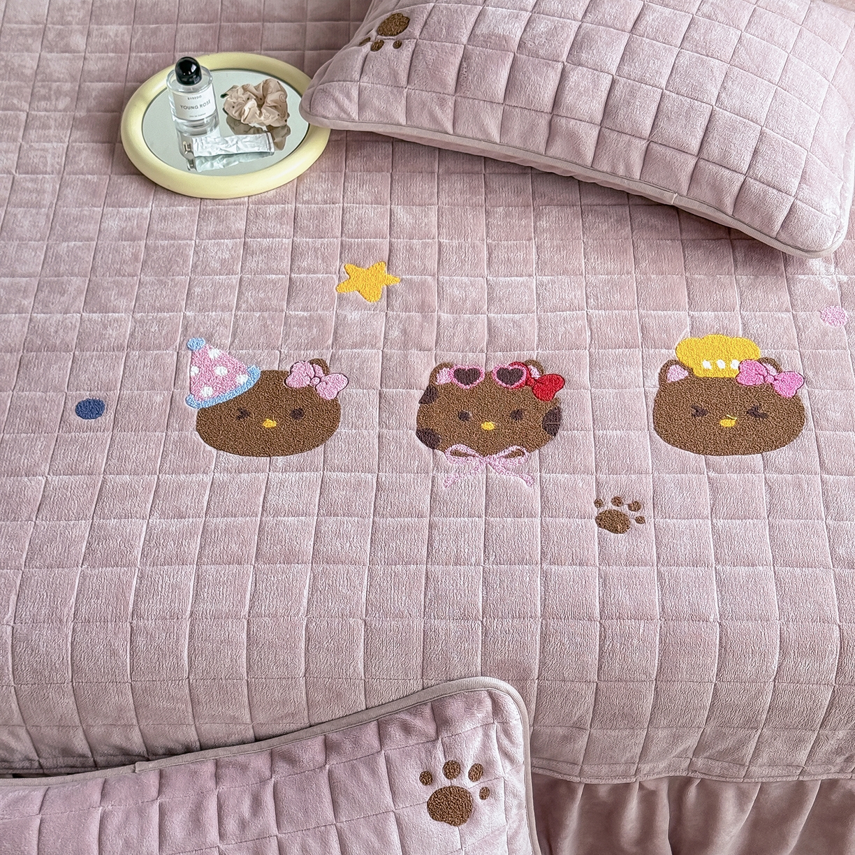 91家纺网 家纺一手货源 找家纺 （总）TT.one 塔塔家居 2025新款牛奶绒毛巾绣床盖三件套