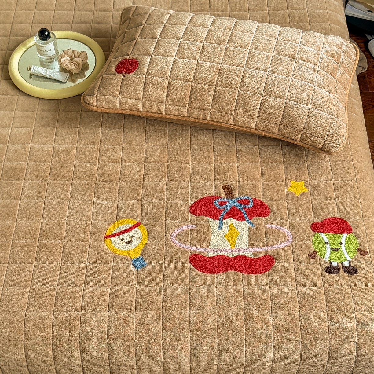 91家纺网 家纺一手货源 找家纺 （总）TT.one 塔塔家居 2025新款牛奶绒毛巾绣床盖三件套