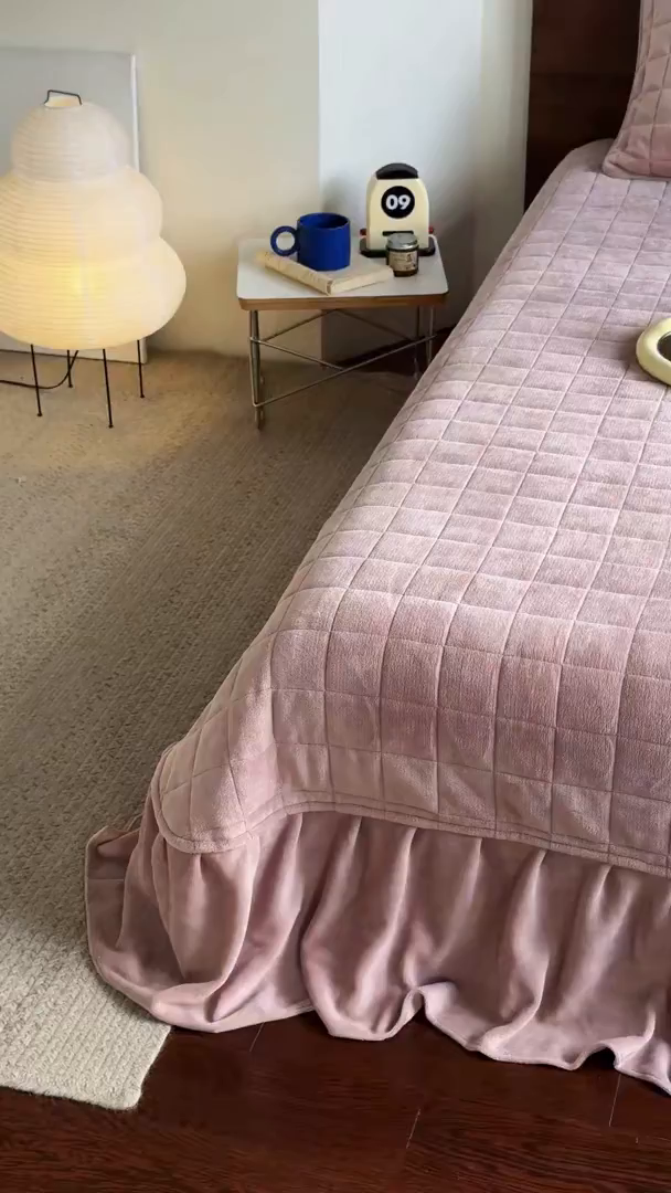 91家纺网 家纺一手货源 找家纺 TT.one 塔塔家居 2025新款牛奶绒毛巾绣床盖三件套 小狗-床盖豆沙