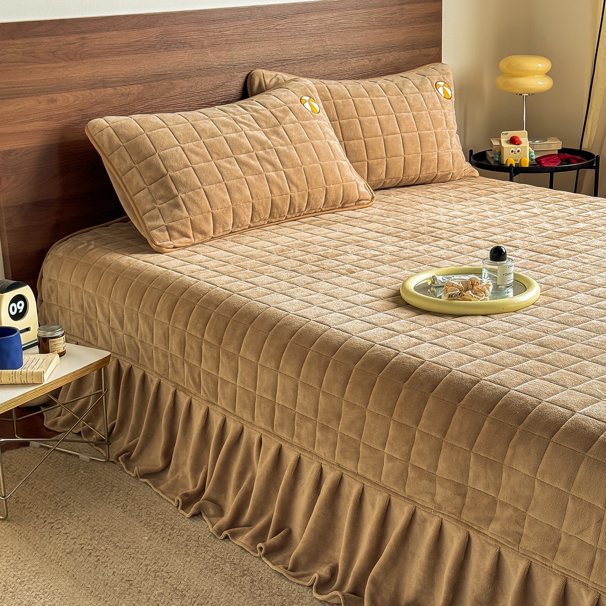 91家纺网 家纺一手货源 找家纺 TT.one 塔塔家居 2025新款牛奶绒毛巾绣床盖三件套 小狗-床盖咖