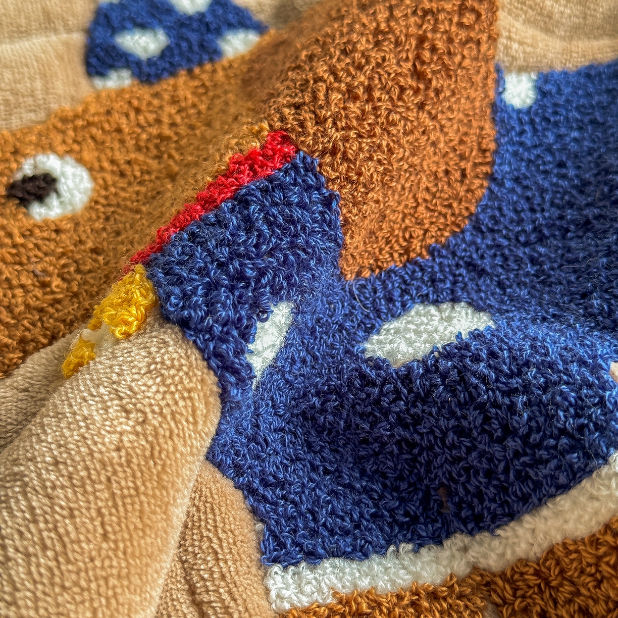 91家纺网 家纺一手货源 找家纺 TT.one 塔塔家居 2025新款牛奶绒毛巾绣床盖三件套 小狗-床盖咖