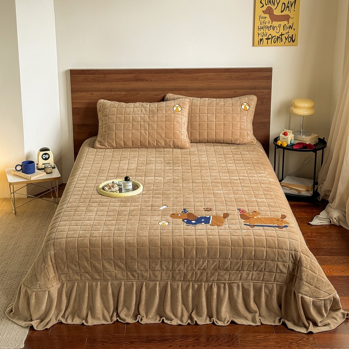 91家纺网 家纺一手货源 找家纺 TT.one 塔塔家居 2025新款牛奶绒毛巾绣床盖三件套 小狗-床盖咖