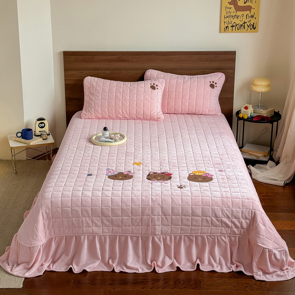 91家纺网 家纺一手货源 找家纺 TT.one 塔塔家居 2025新款牛奶绒毛巾绣床盖三件套 粉爪-床盖粉