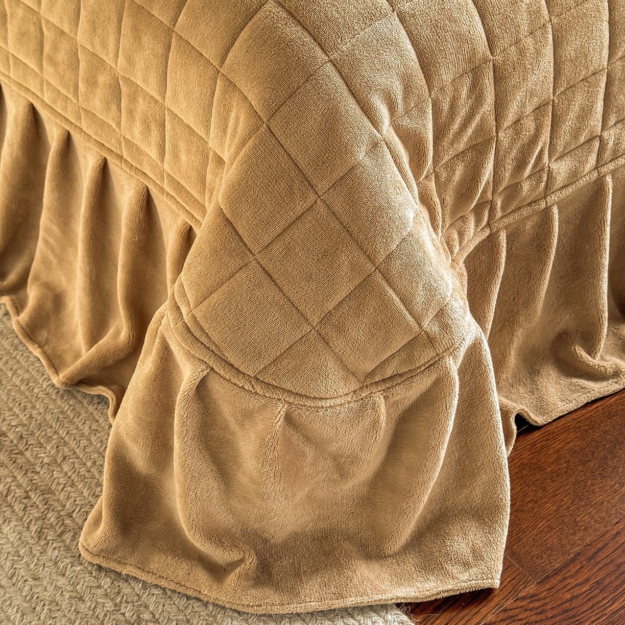 91家纺网 家纺一手货源 找家纺 TT.one 塔塔家居 2025新款牛奶绒毛巾绣床盖三件套 粉爪-床盖咖