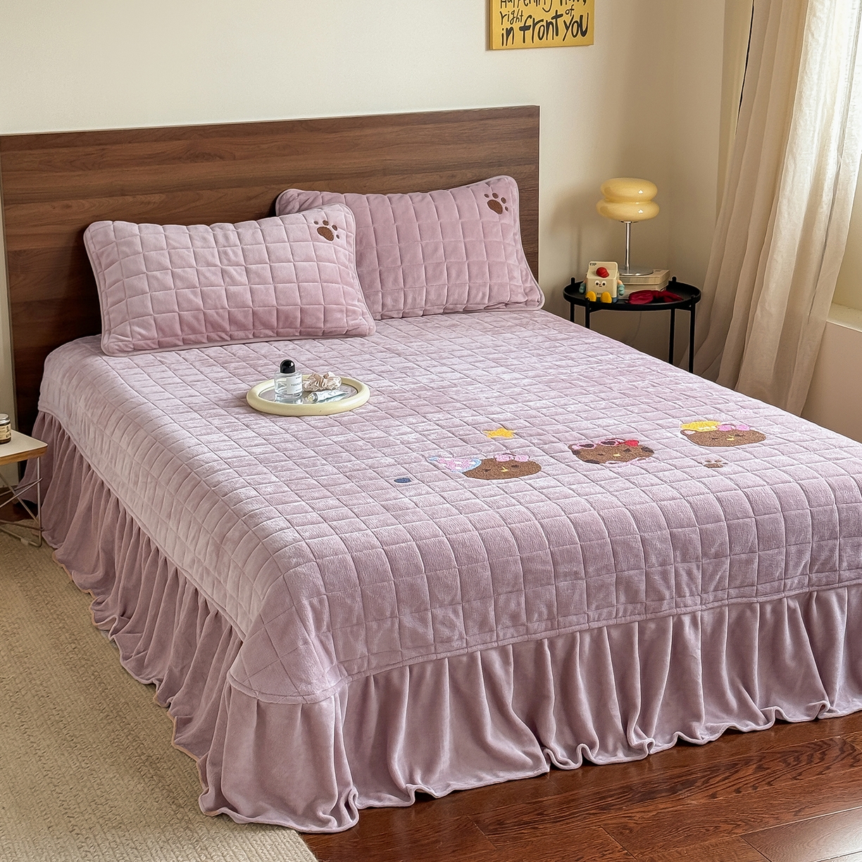 91家纺网 家纺一手货源 找家纺 TT.one 塔塔家居 2025新款牛奶绒毛巾绣床盖三件套 粉爪-床盖豆沙