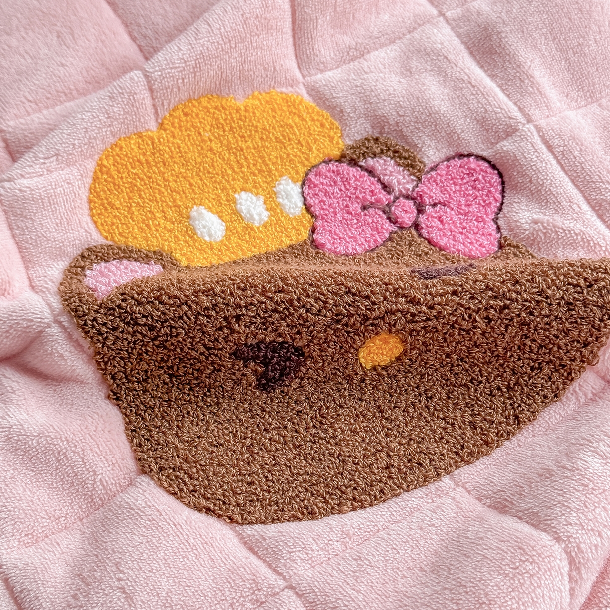 91家纺网 家纺一手货源 找家纺 TT.one 塔塔家居 2025新款牛奶绒毛巾绣床盖三件套 粉爪-床盖粉