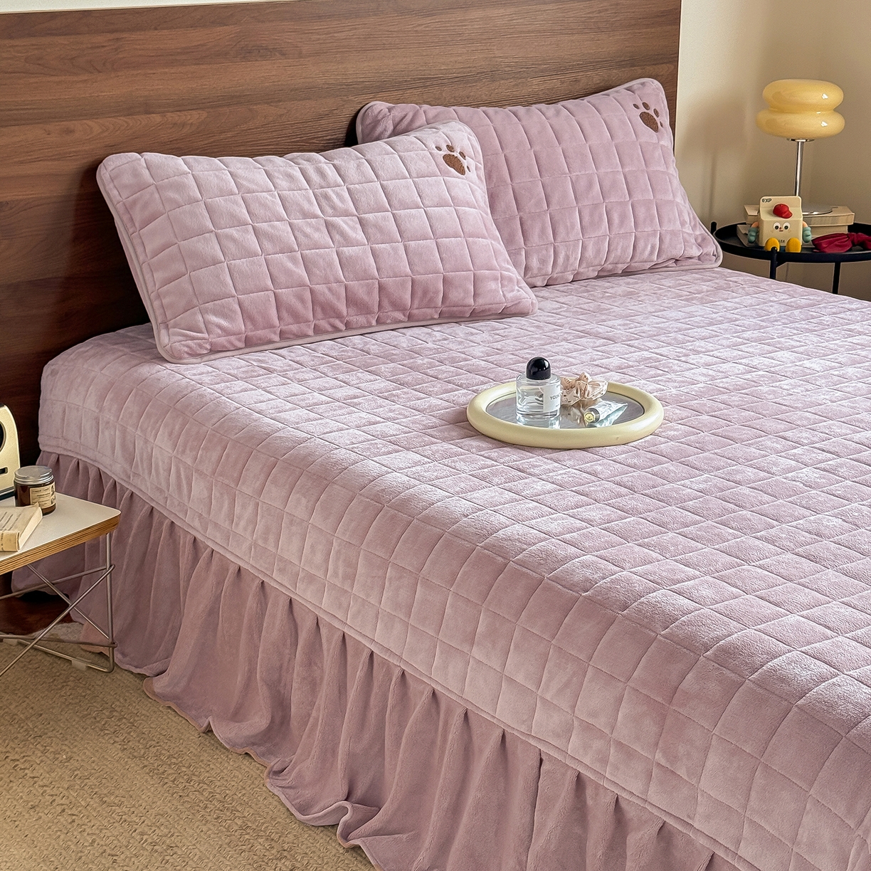 91家纺网 家纺一手货源 找家纺 TT.one 塔塔家居 2025新款牛奶绒毛巾绣床盖三件套 粉爪-床盖豆沙