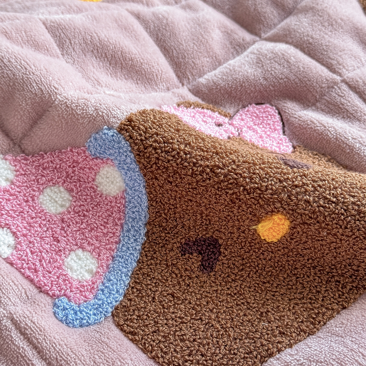 91家纺网 家纺一手货源 找家纺 TT.one 塔塔家居 2025新款牛奶绒毛巾绣床盖三件套 粉爪-床盖豆沙