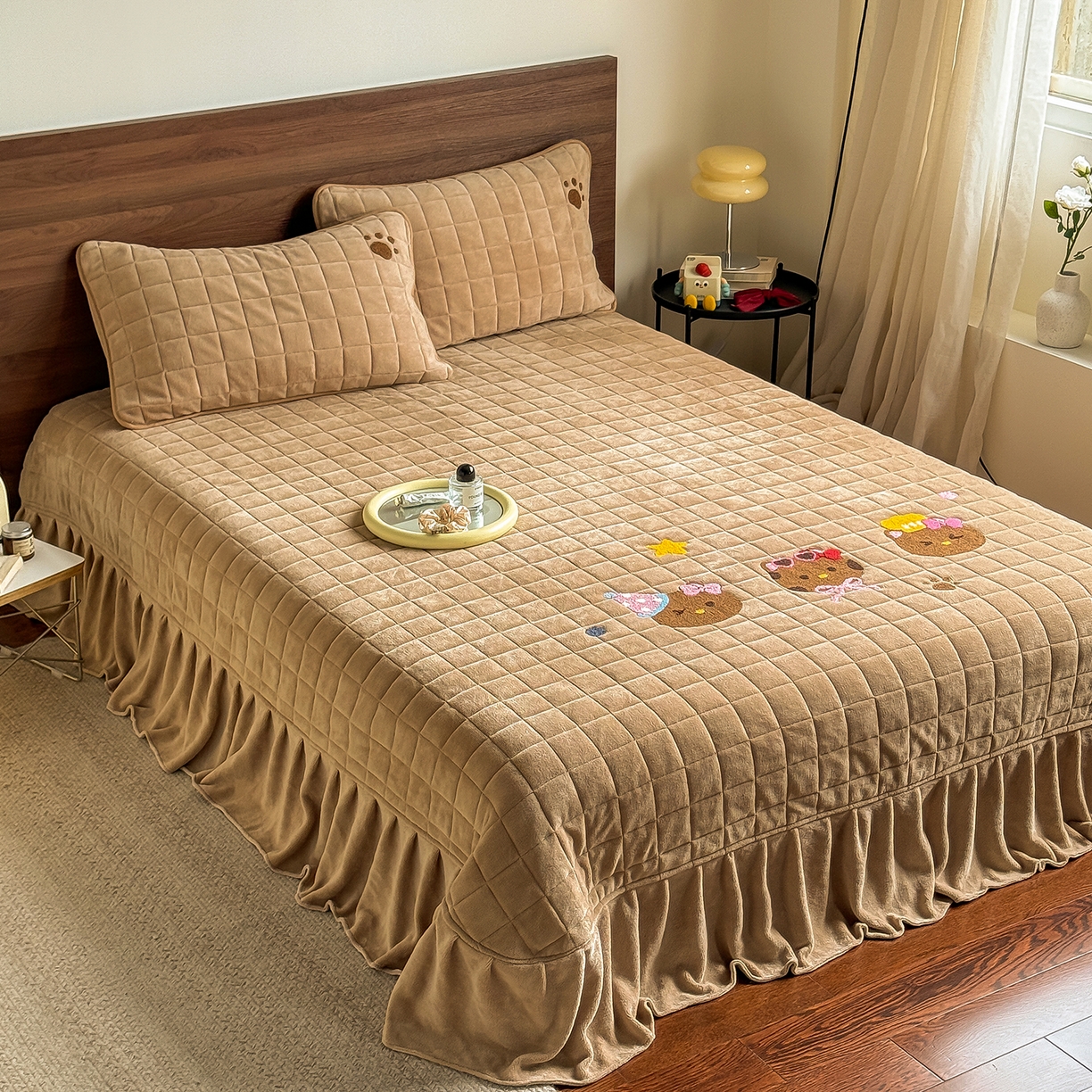 91家纺网 家纺一手货源 找家纺 TT.one 塔塔家居 2025新款牛奶绒毛巾绣床盖三件套 粉爪-床盖咖