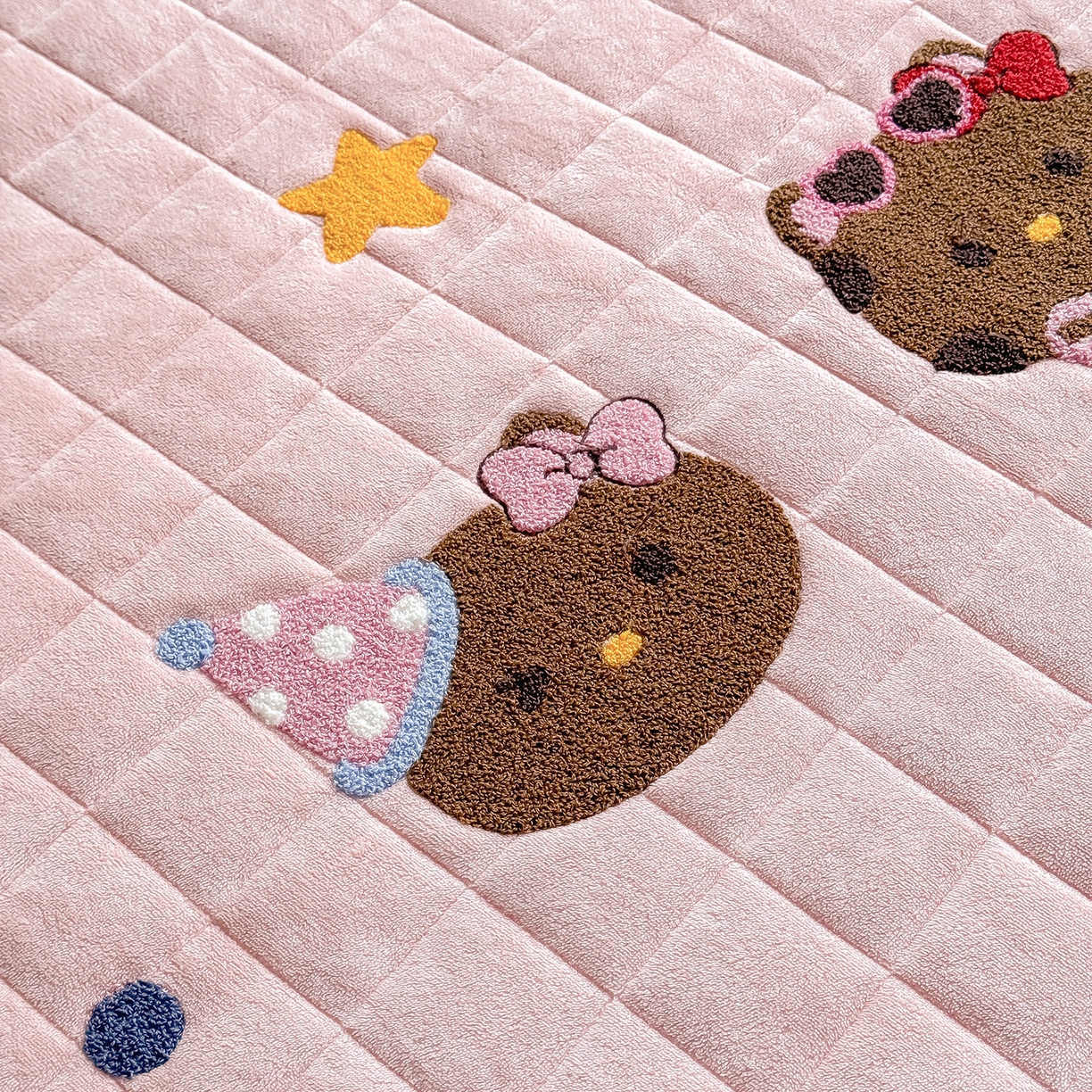 91家纺网 家纺一手货源 找家纺 TT.one 塔塔家居 2025新款牛奶绒毛巾绣床盖三件套 粉爪-床盖粉