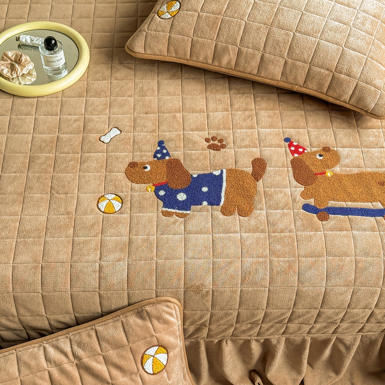 TT.one 塔塔家居 2025新款牛奶绒毛巾绣床盖三件套 小狗-床盖咖