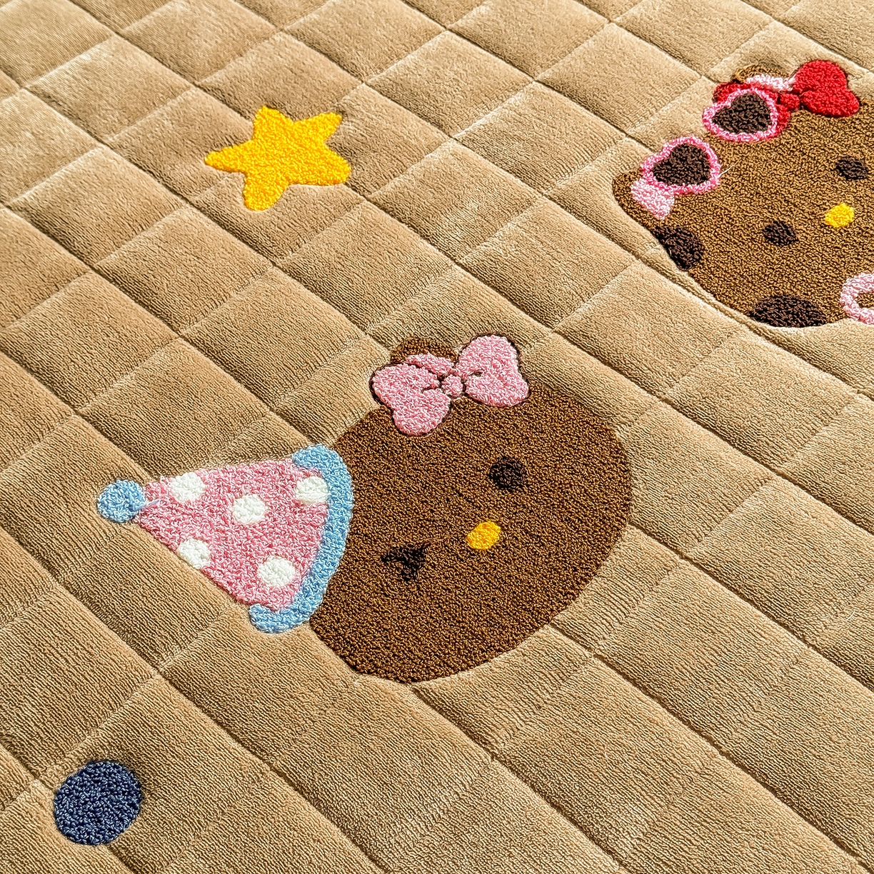 91家纺网 家纺一手货源 找家纺 TT.one 塔塔家居 2025新款牛奶绒毛巾绣床盖三件套 粉爪-床盖咖