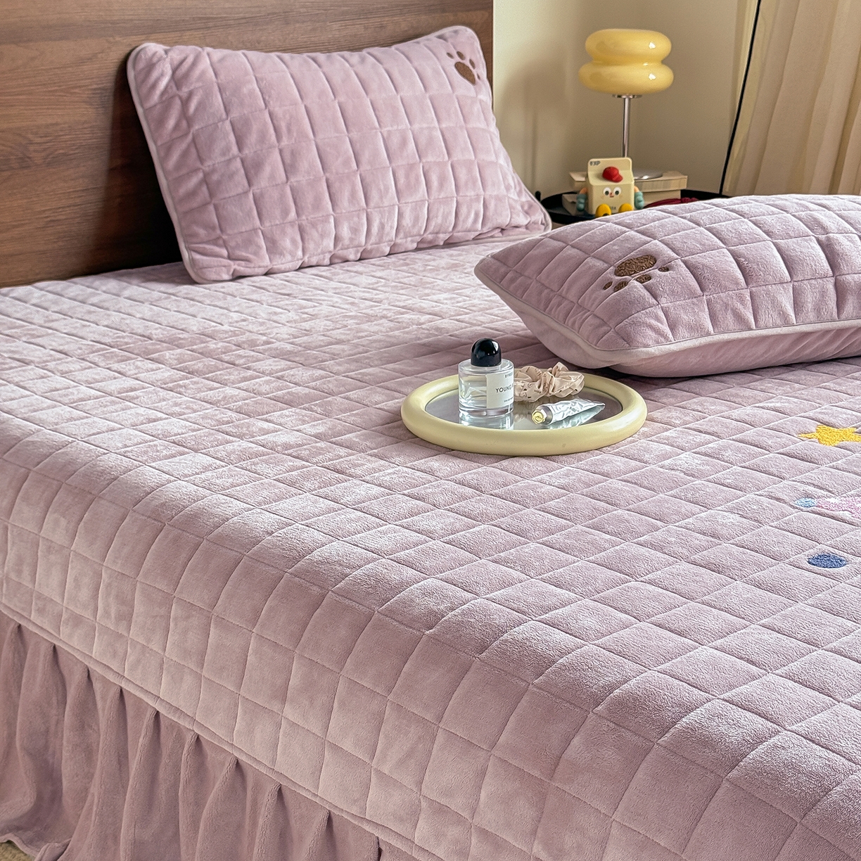 91家纺网 家纺一手货源 找家纺 TT.one 塔塔家居 2025新款牛奶绒毛巾绣床盖三件套 粉爪-床盖豆沙