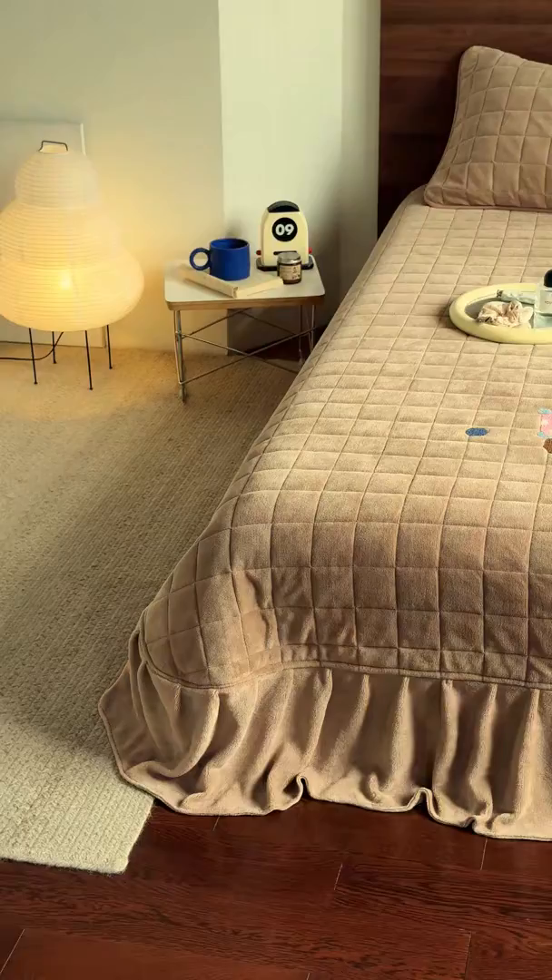 91家纺网 家纺一手货源 找家纺 TT.one 塔塔家居 2025新款牛奶绒毛巾绣床盖三件套 粉爪-床盖咖