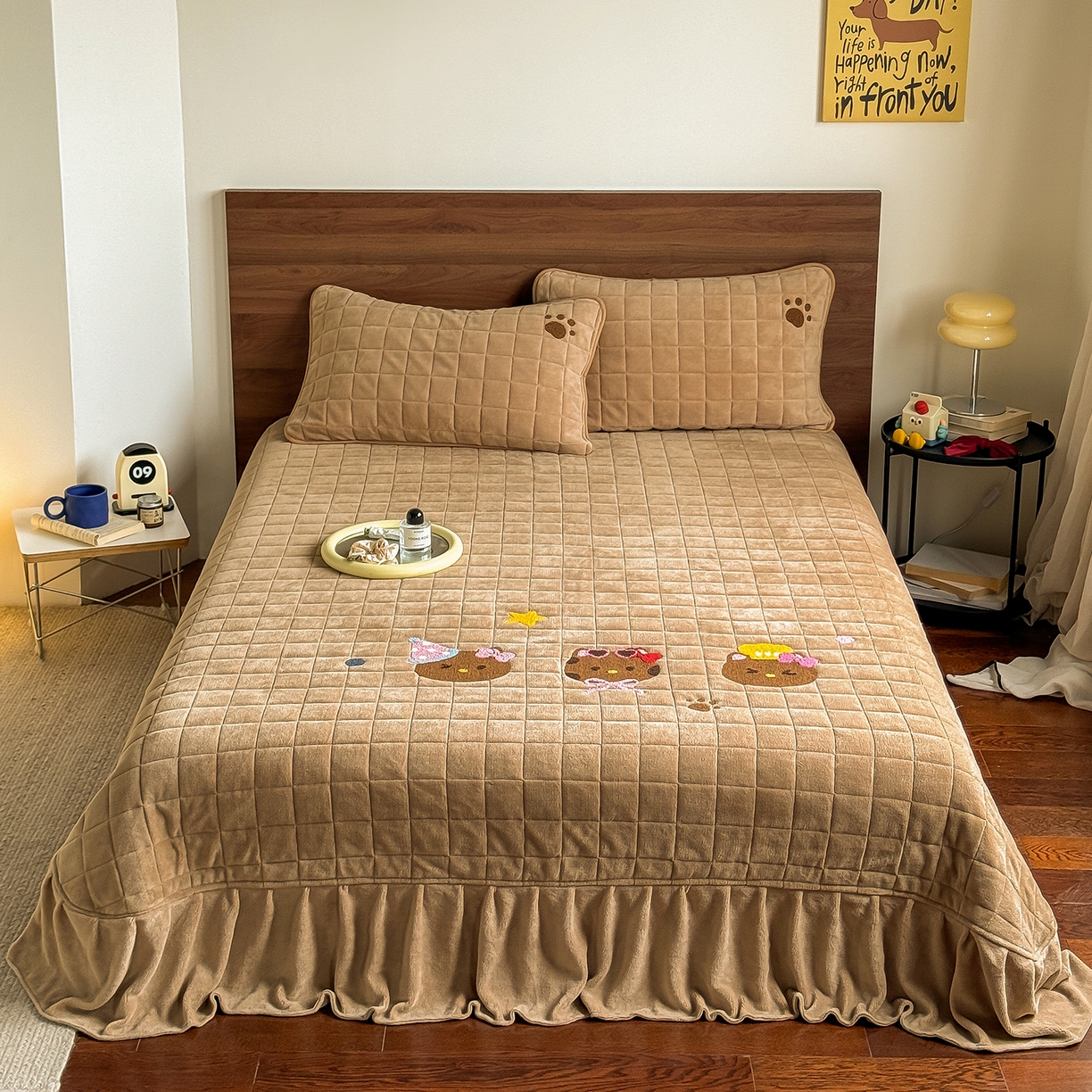 91家纺网 家纺一手货源 找家纺 TT.one 塔塔家居 2025新款牛奶绒毛巾绣床盖三件套 粉爪-床盖咖