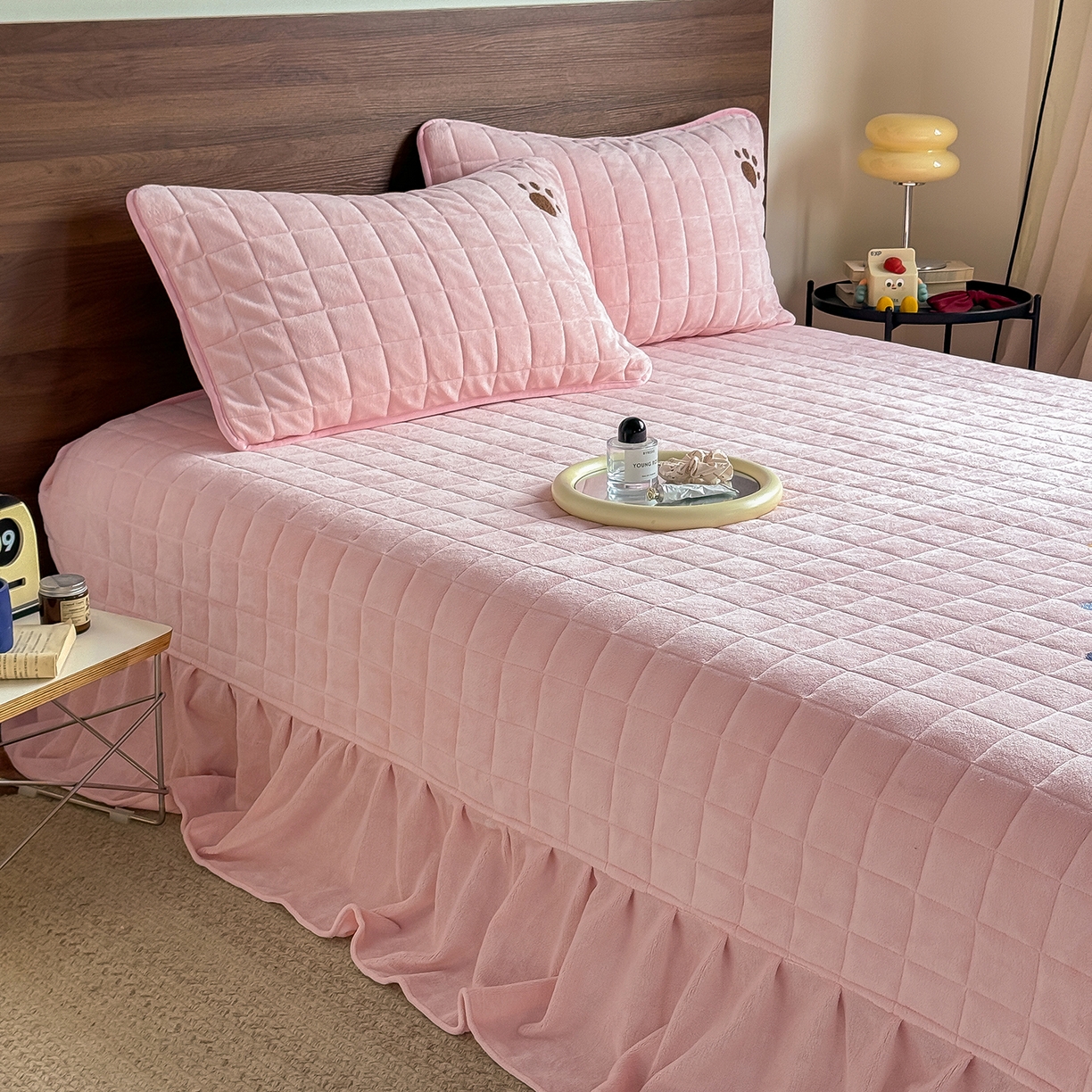 91家纺网 家纺一手货源 找家纺 TT.one 塔塔家居 2025新款牛奶绒毛巾绣床盖三件套 粉爪-床盖粉