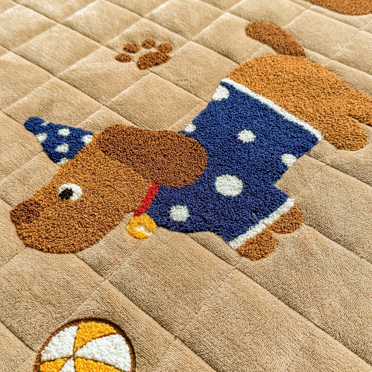 91家纺网 家纺一手货源 找家纺 TT.one 塔塔家居 2025新款牛奶绒毛巾绣床盖三件套 小狗-床盖咖