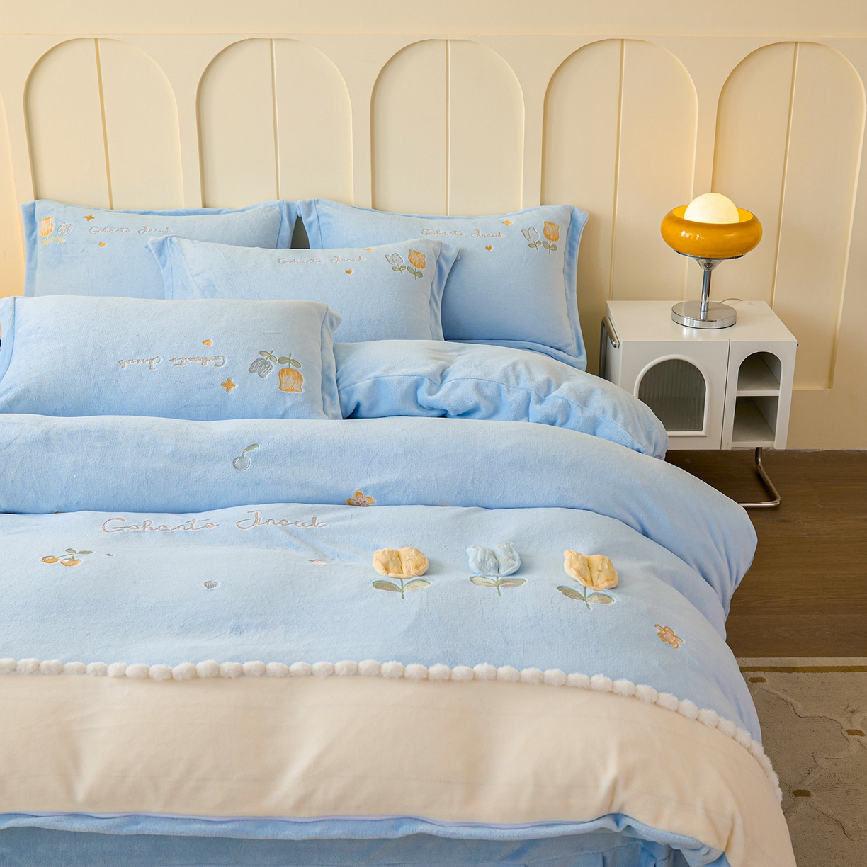 91家纺网 家纺一手货源 找家纺 卡初家居（原微来） 2025新款秋冬亲肤牛奶绒绣花四件套-多喜系列 多喜-天蓝