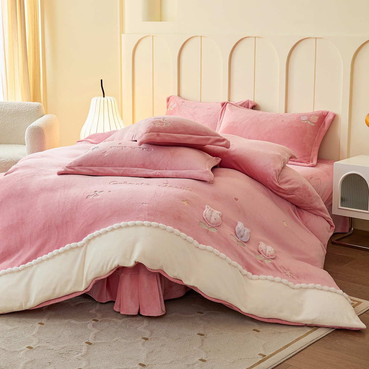 91家纺网 家纺一手货源 找家纺 卡初家居（原微来） 2025新款秋冬亲肤牛奶绒绣花四件套-多喜系列 多喜-豆沙