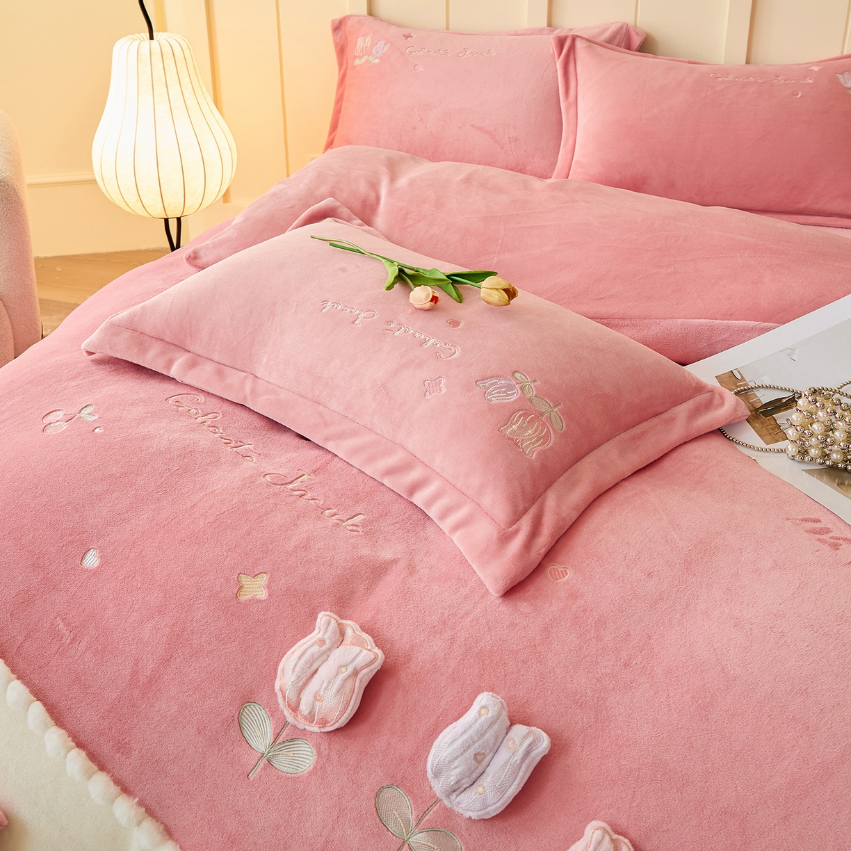 91家纺网 家纺一手货源 找家纺 （总）卡初家居（原微来） 2025新款秋冬亲肤牛奶绒绣花四件套-多喜系列