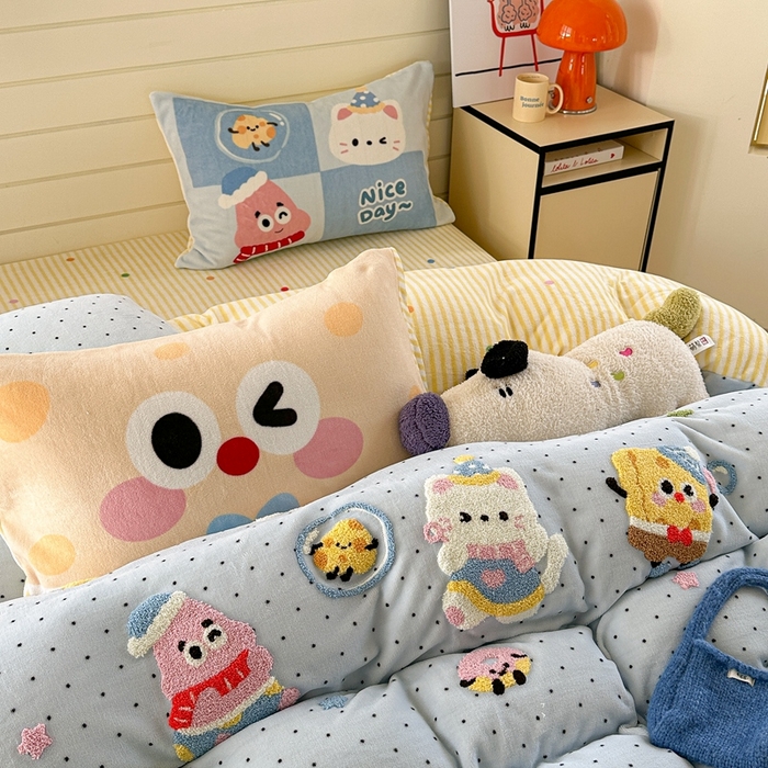 91家纺网 家纺一手货源 找家纺 眠屿家纺 2025新款加厚牛奶绒毛巾绣四件套 玩泡泡