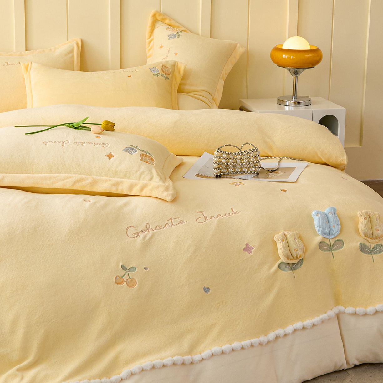 91家纺网 家纺一手货源 找家纺 卡初家居（原微来） 2025新款秋冬亲肤牛奶绒绣花四件套-多喜系列 多喜-米黄