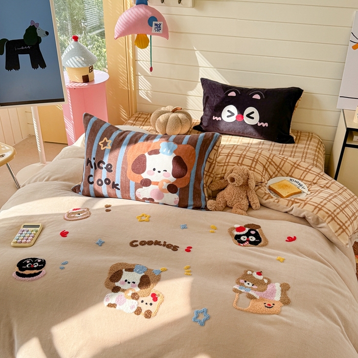 91家纺网 家纺一手货源 找家纺 眠屿家纺 2025新款加厚牛奶绒毛巾绣四件套 面包狗