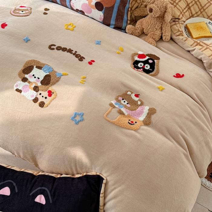 91家纺网 家纺一手货源 找家纺 眠屿家纺 2025新款加厚牛奶绒毛巾绣四件套 面包狗