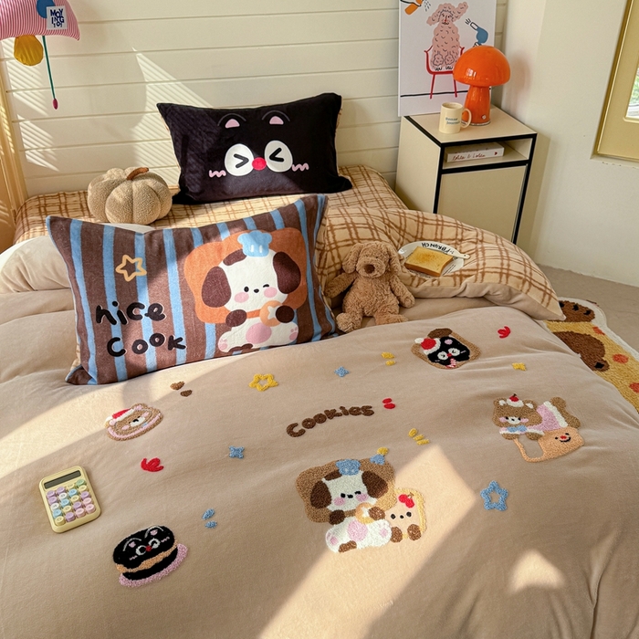 91家纺网 家纺一手货源 找家纺 眠屿家纺 2025新款加厚牛奶绒毛巾绣四件套 面包狗