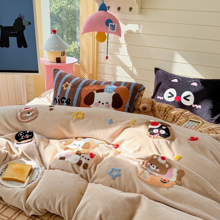 91家纺网 家纺一手货源 找家纺 眠屿家纺 2025新款加厚牛奶绒毛巾绣四件套 面包狗