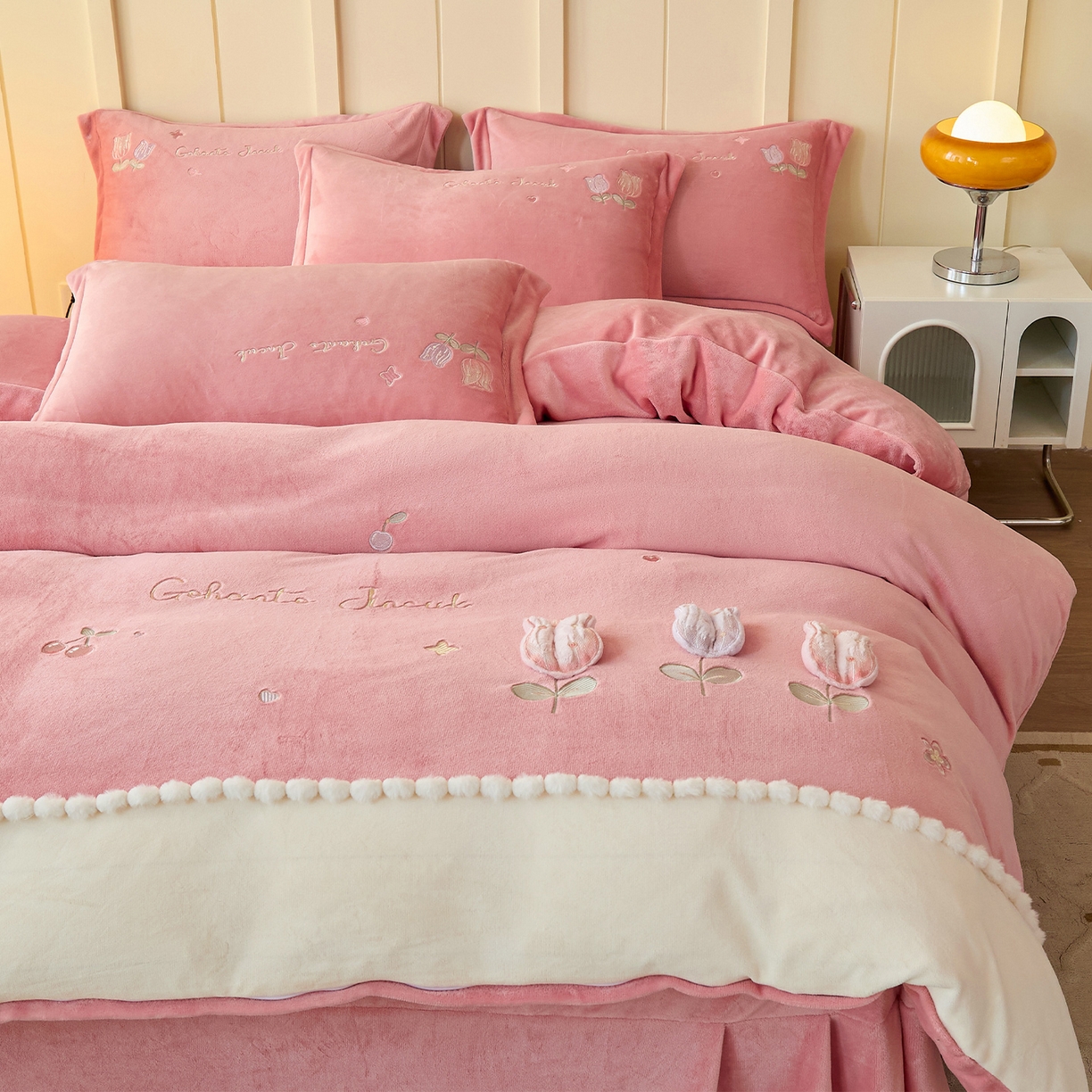 91家纺网 家纺一手货源 找家纺 卡初家居（原微来） 2025新款秋冬亲肤牛奶绒绣花四件套-多喜系列 多喜-豆沙