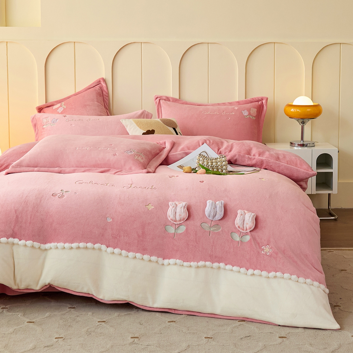 91家纺网 家纺一手货源 找家纺 （总）卡初家居（原微来） 2025新款秋冬亲肤牛奶绒绣花四件套-多喜系列