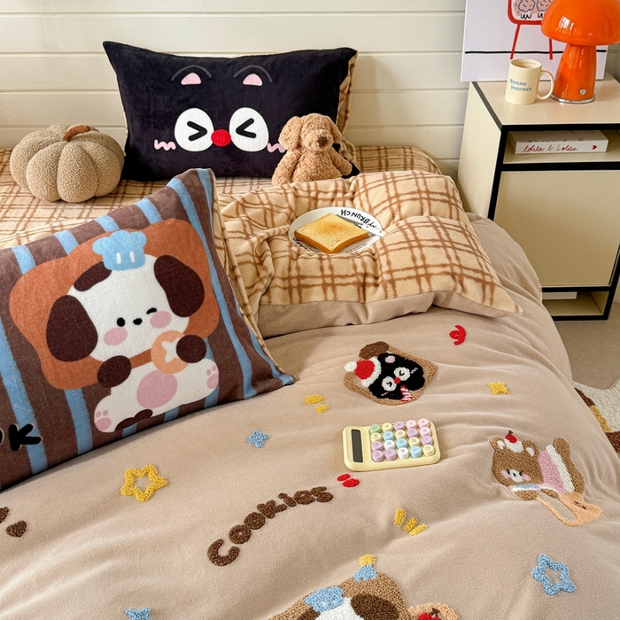 91家纺网 家纺一手货源 找家纺 眠屿家纺 2025新款加厚牛奶绒毛巾绣四件套 面包狗