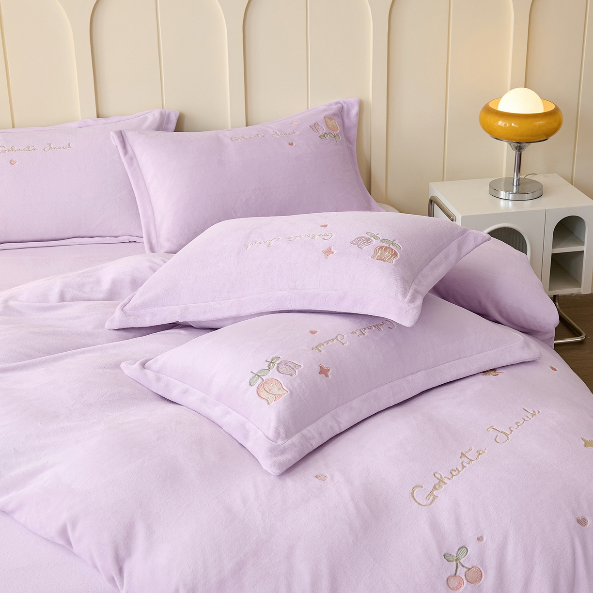 91家纺网 家纺一手货源 找家纺 卡初家居（原微来） 2025新款秋冬亲肤牛奶绒绣花四件套-多喜系列 多喜-浅紫