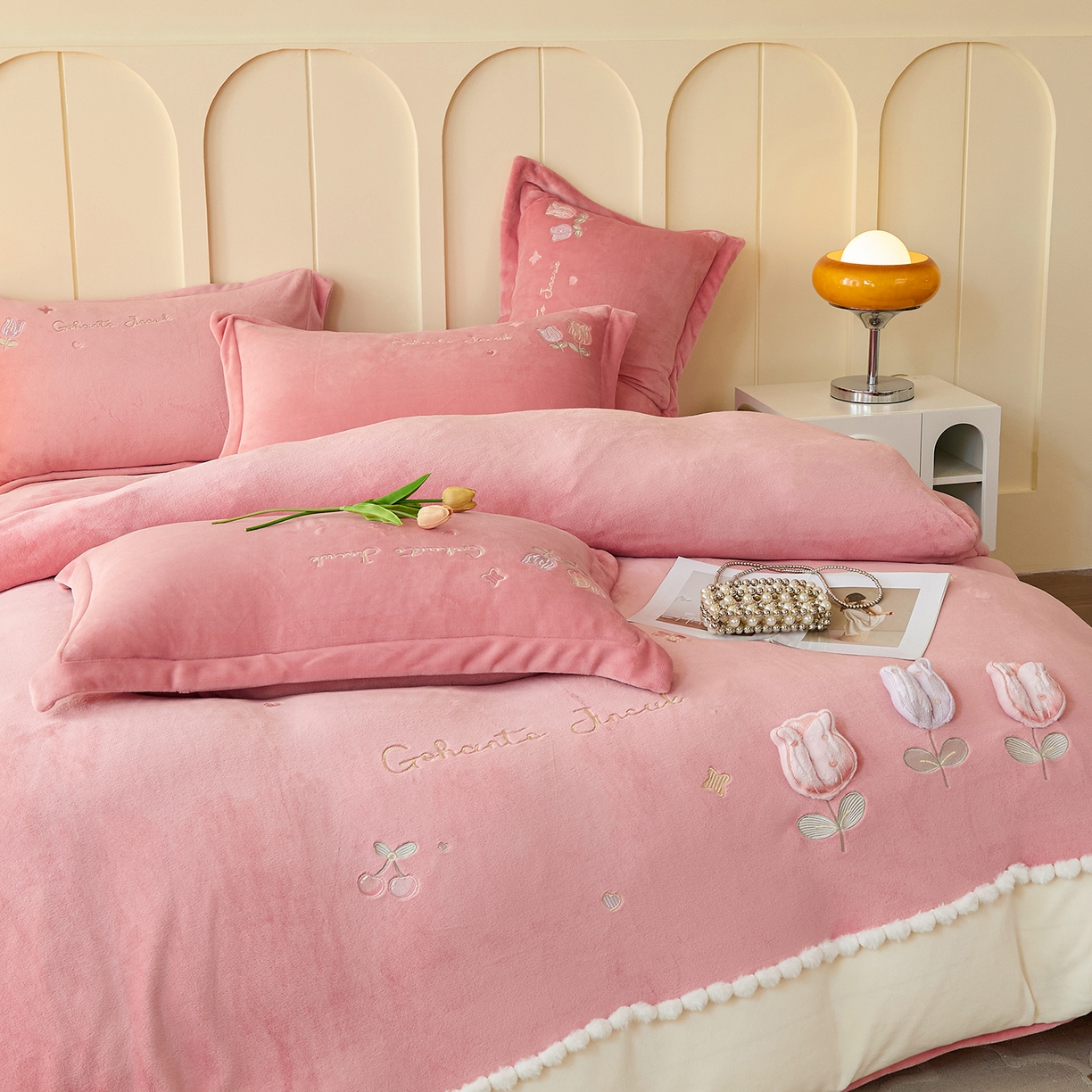 91家纺网 家纺一手货源 找家纺 （总）卡初家居（原微来） 2025新款秋冬亲肤牛奶绒绣花四件套-多喜系列