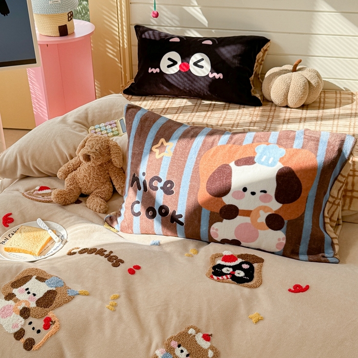 91家纺网 家纺一手货源 找家纺 眠屿家纺 2025新款加厚牛奶绒毛巾绣四件套 面包狗