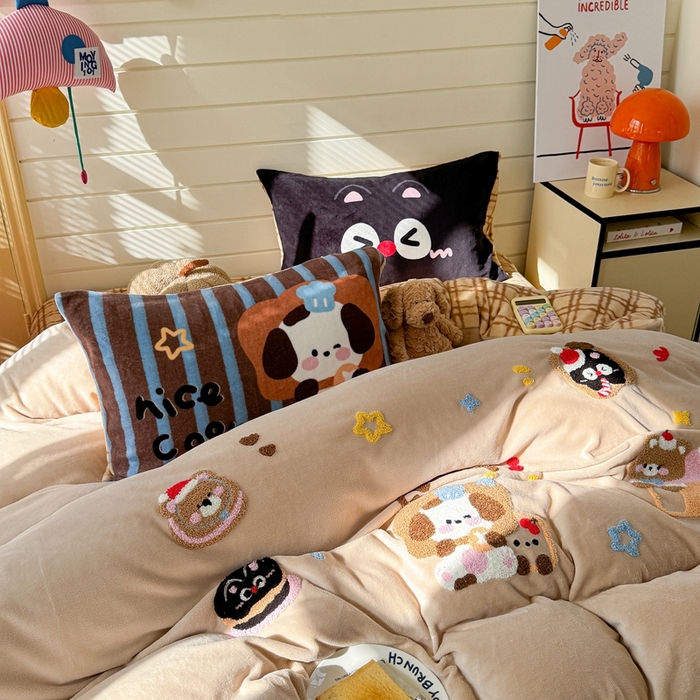 91家纺网 家纺一手货源 找家纺 眠屿家纺 2025新款加厚牛奶绒毛巾绣四件套 面包狗