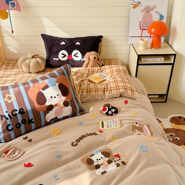 91家纺网 家纺一手货源 找家纺 眠屿家纺 2025新款加厚牛奶绒毛巾绣四件套 面包狗