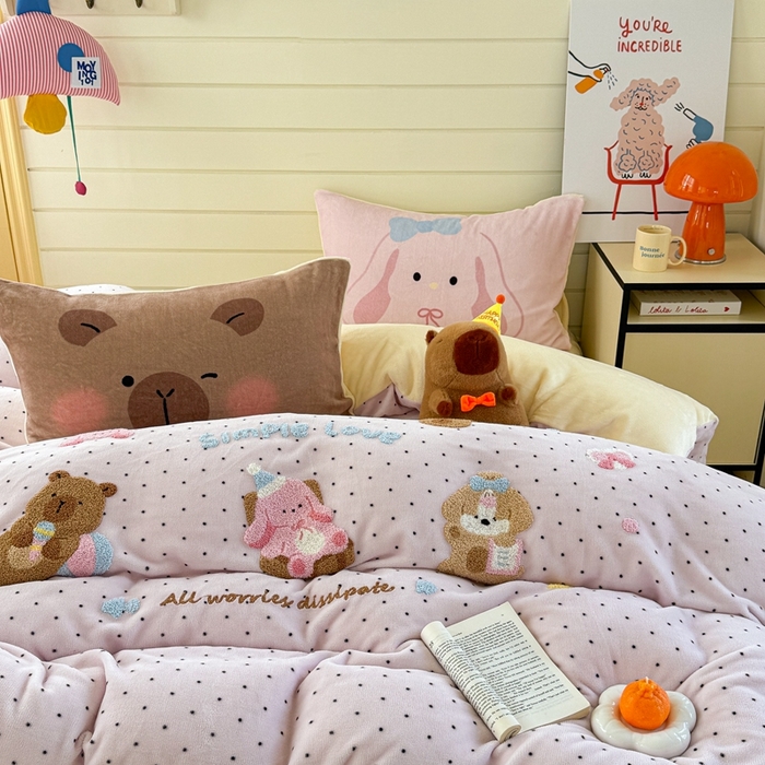 91家纺网 家纺一手货源 找家纺 眠屿家纺 2025新款加厚牛奶绒毛巾绣四件套 玩偶