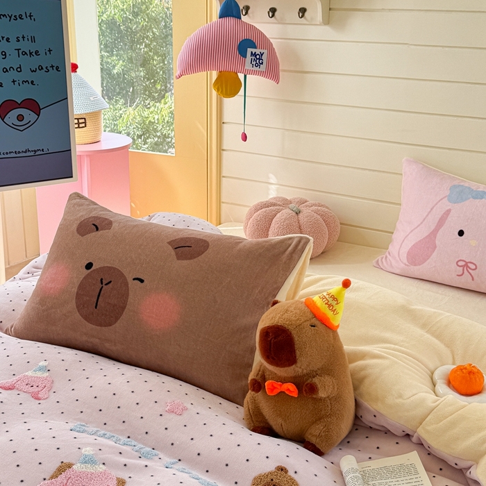 91家纺网 家纺一手货源 找家纺 眠屿家纺 2025新款加厚牛奶绒毛巾绣四件套 玩偶